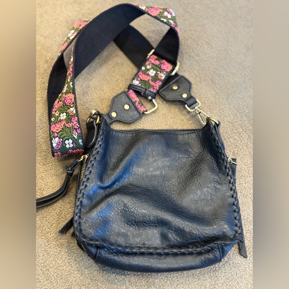 ANTIK KRAFT ladies, black Crossbody leather excellent condition removable strap